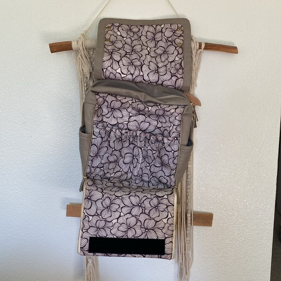 Petunia Pickle Bottom Taupe Diaper Backpack boxy - Picture 3 of 8